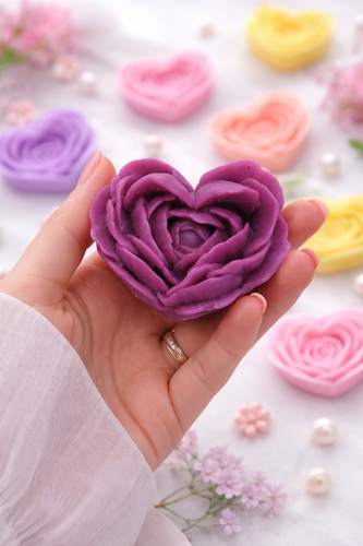 صابون گل رز قلبی همراه با کارت تشکر از آموزگار